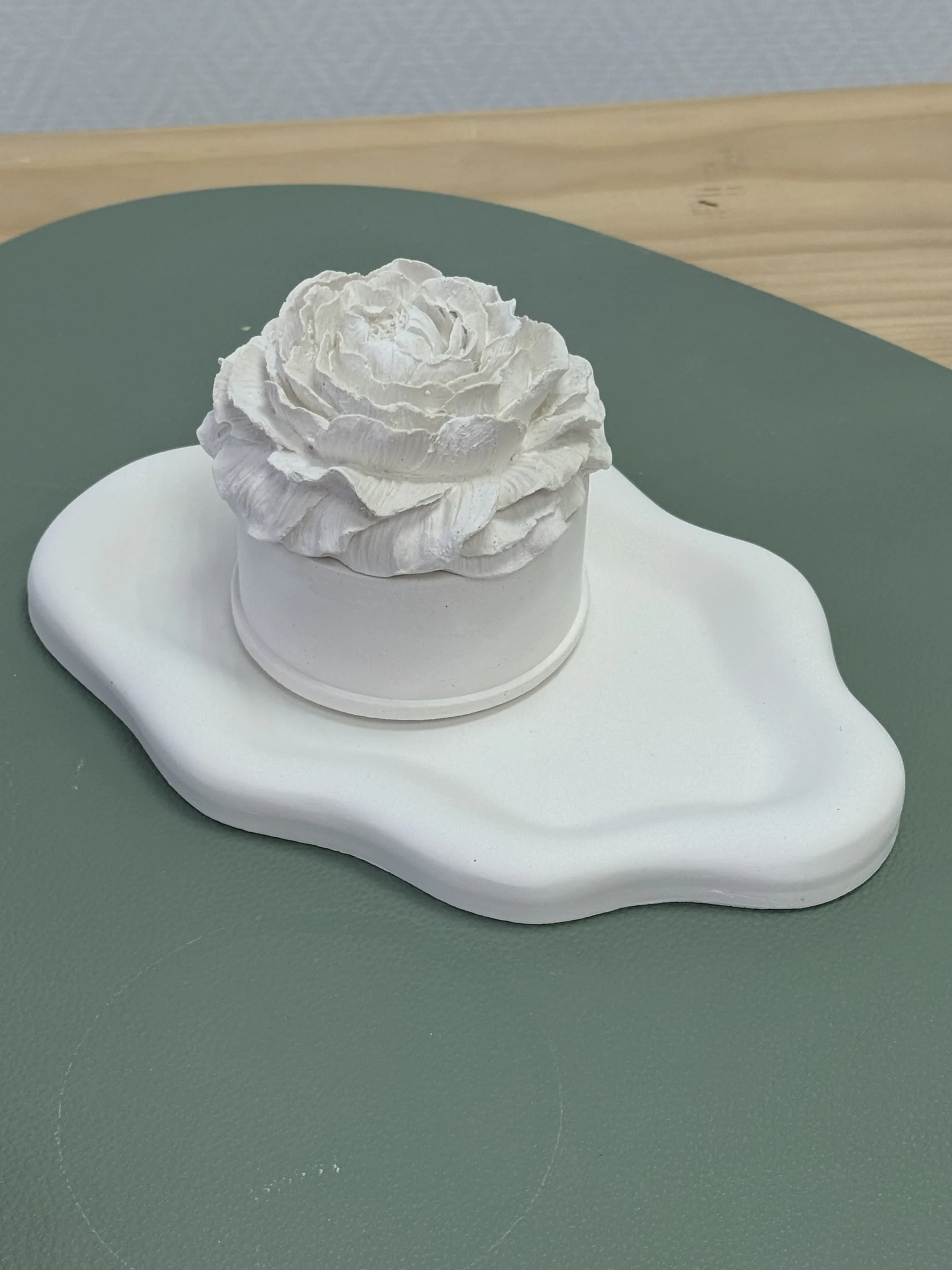 Шкатулка «Пион» и поднос «Облако»